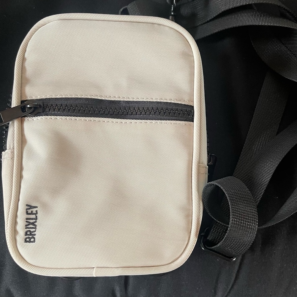 Brixley Crossbody Sling